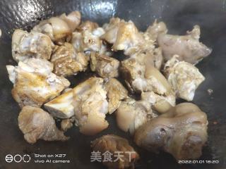 猪脚烧土豆的做法步骤：3
