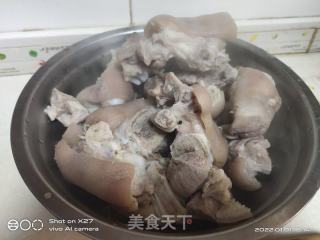 猪脚烧土豆的做法步骤：2