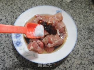 芹菜花菜炒鸡腿肉丁的做法步骤：6