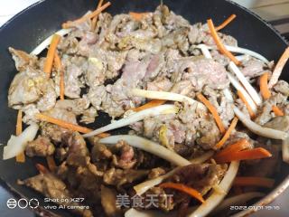 孜然家常炒牛肉的做法步骤：3
