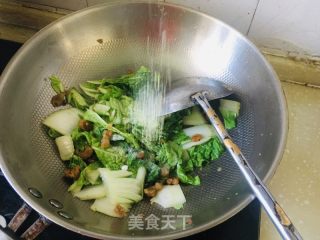 油滋啦炒白菜的做法步骤：7