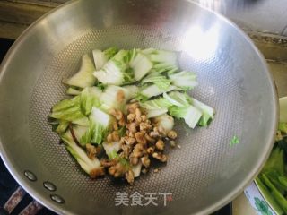 油滋啦炒白菜的做法步骤：4