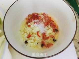 蒜蓉白菜粉丝蒸扇贝的做法步骤：2