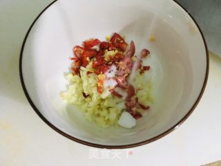 蒜蓉白菜粉丝蒸扇贝的做法步骤：1