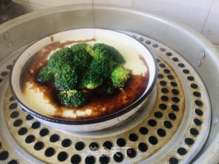 西兰花蒸蛋羹的做法步骤：5