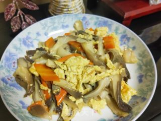 蘑菇炒鸡蛋的做法步骤：12