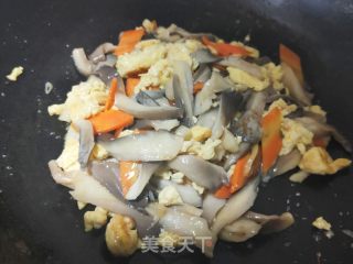 蘑菇炒鸡蛋的做法步骤：11