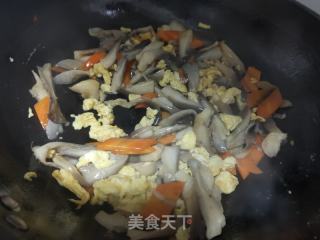 蘑菇炒鸡蛋的做法步骤：10
