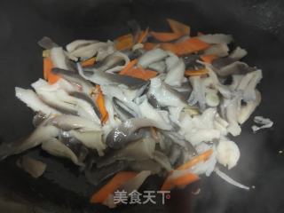 蘑菇炒鸡蛋的做法步骤：7
