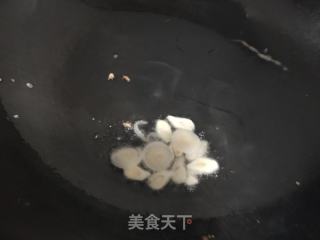 蘑菇炒鸡蛋的做法步骤：5