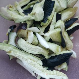 茄子蒸腊鱼的做法步骤：3