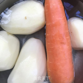 香辣牛肉炖土豆的做法步骤：3