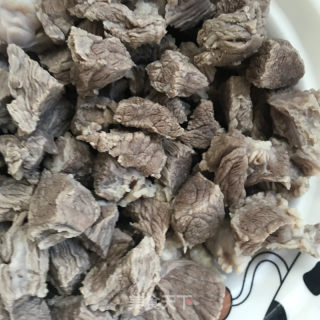 香辣牛肉炖土豆的做法步骤：1