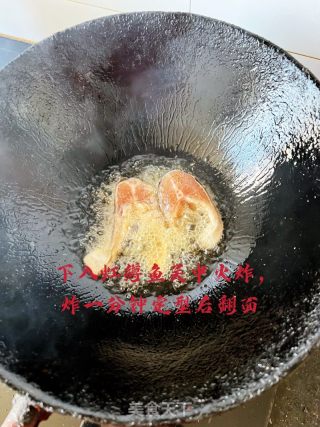 椒盐虹鳟鱼的做法步骤：7