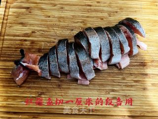 椒盐虹鳟鱼的做法步骤：2