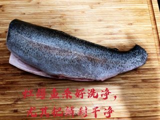 椒盐虹鳟鱼的做法步骤：1
