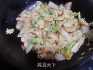白菜烧豆皮的做法步骤：6