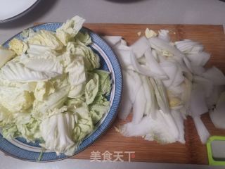 白菜烧豆皮的做法步骤：1