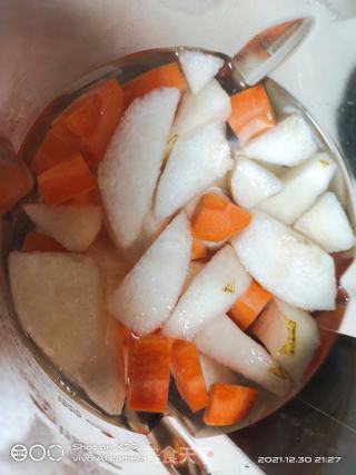 胡萝卜雪梨汁的做法步骤：3
