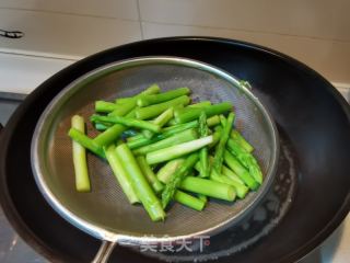 芦笋炒虾仁的做法步骤：7