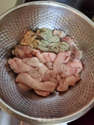 鱼杂锅的做法步骤：3