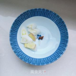 砂锅炖耦合的做法步骤：2