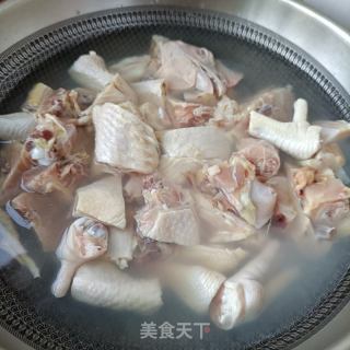 公鸡冻的做法步骤：1
