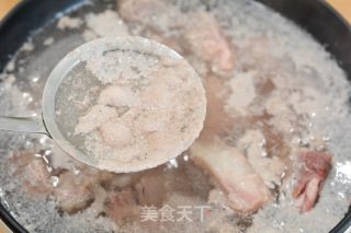 牛仔骨炖豆腐结的做法步骤：3