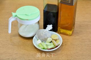 牛仔骨炖豆腐结的做法步骤：2