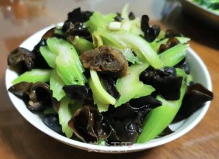 黑木耳炒芹菜的做法步骤：8