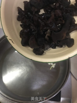 黑木耳炒芹菜的做法步骤：5