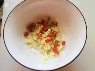 蒜蓉粉丝蒸扇贝的做法步骤：2