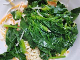 素菜~凉拌菠菜豆皮金针菇的做法步骤：5