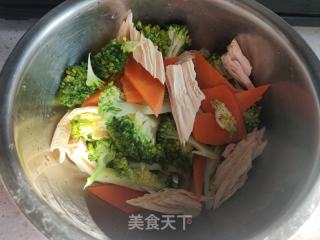 西蓝花拌腐竹的做法步骤：6