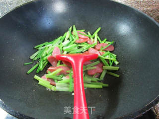 烤肠炒芹菜的做法步骤：8