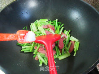 烤肠炒芹菜的做法步骤：6
