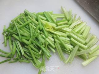 烤肠炒芹菜的做法步骤：4