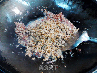 饺子皮版腊肉蘑菇烧麦的做法步骤：7