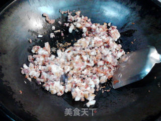 饺子皮版腊肉蘑菇烧麦的做法步骤：5