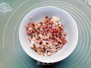 饺子皮版腊肉蘑菇烧麦的做法步骤：4
