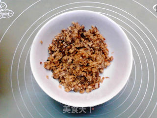 饺子皮版腊肉蘑菇烧麦的做法步骤：3
