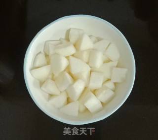 银耳酒酿雪梨甜汤的做法步骤：3