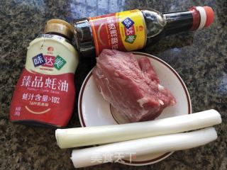 京葱炒肉丝的做法步骤：1