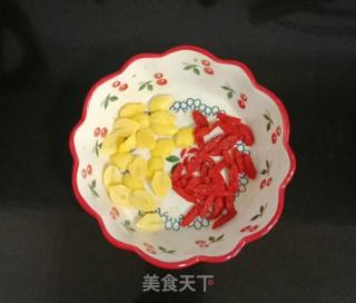 白果枸杞雪梨汁的做法步骤：2