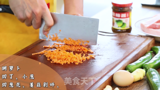 青椒酿肉的做法步骤：1
