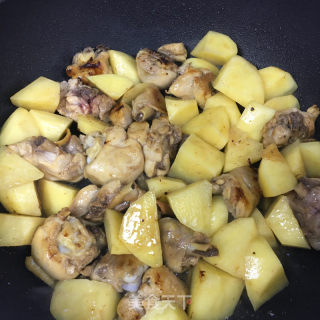 青椒土豆烧鸡腿的做法步骤：6