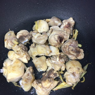 青椒土豆烧鸡腿的做法步骤：5