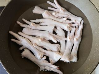 柠檬泡椒脱骨鸡爪的做法步骤：4