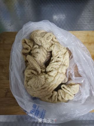 爆炒肥肠的做法步骤：1