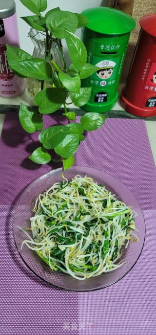 韭菜炒绿豆芽的做法步骤：7